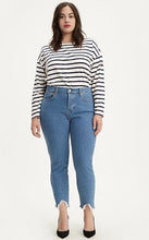 Load image into Gallery viewer, PLUS-SIZE LEVI'S: Wedgie
