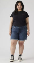 Load image into Gallery viewer, LEVI'S: Plus-Size Mid-Length Short