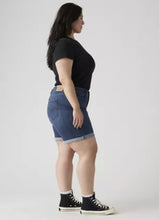Load image into Gallery viewer, LEVI'S: Plus-Size Mid-Length Short
