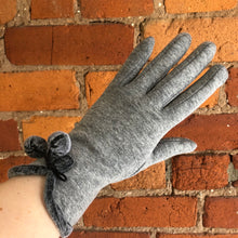 Load image into Gallery viewer, Gloves: Snowball Fight