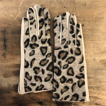 Load image into Gallery viewer, Gloves: Snow Leopard