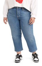 Load image into Gallery viewer, PLUS-SIZE LEVI'S: Wedgie Straight Light Wash