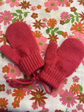 Load image into Gallery viewer, Kiddo Mittens on a String
