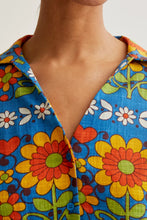 Load image into Gallery viewer, Folky Floral Button-Up
