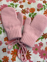 Load image into Gallery viewer, Kiddo Mittens on a String
