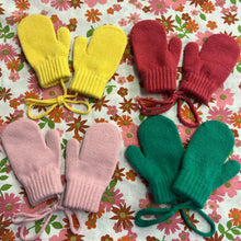 Load image into Gallery viewer, Kiddo Mittens on a String
