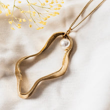 Load image into Gallery viewer, Puddle Necklace
