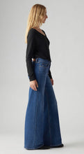 Load image into Gallery viewer, LEVI'S: 318 Shaping Wide Leg
