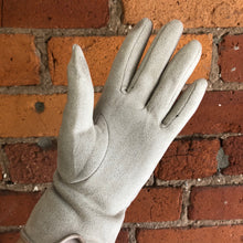 Load image into Gallery viewer, Gloves: Snow Leopard
